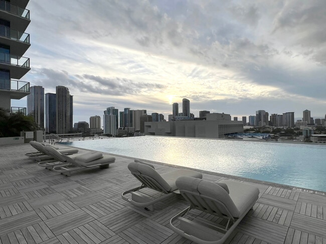 Building Photo - 1500 Rycroft St