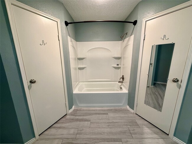 Building Photo - 19335 Diversion Dr