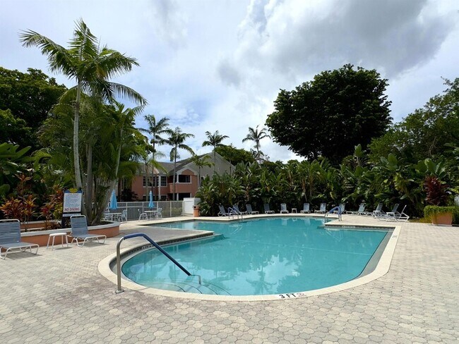 Building Photo - 1000 Crystal Way