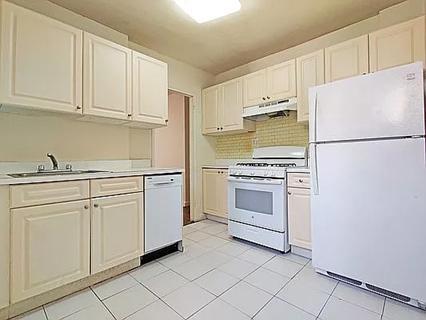 Building Photo - 5620 Netherland Ave