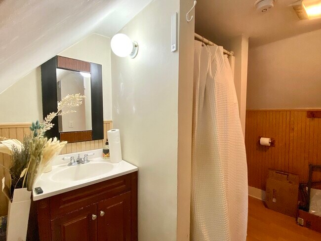 Building Photo - 40 Clark St