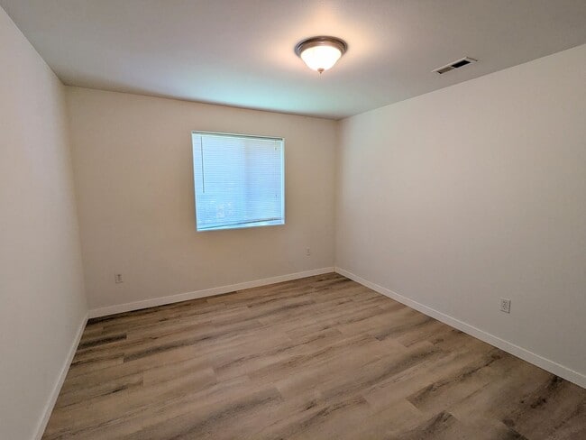 Building Photo - Comfort Meets Convenience in this Dog-Frie...