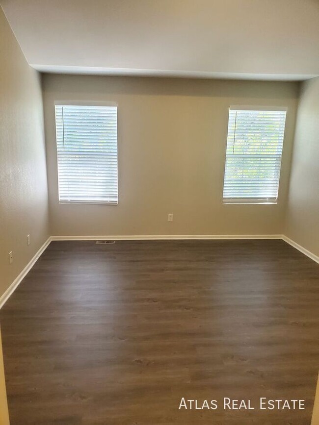 Building Photo - 2 WEEKS FREE RENT IF MOVED IN BY 11/15!  C...