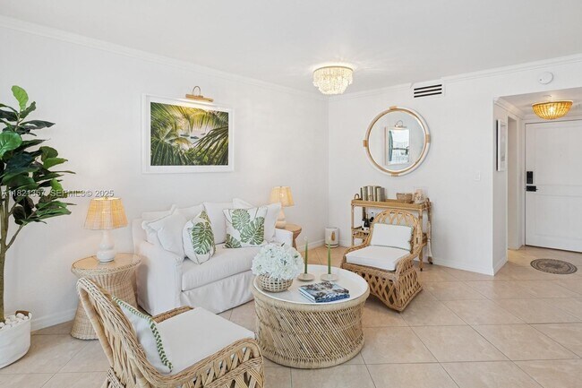 Building Photo - 2899 Collins Ave