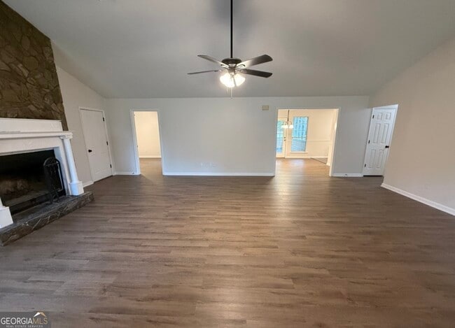 Building Photo - 105 Mockingbird Dr