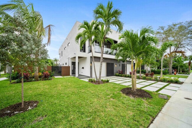 Building Photo - 601 NE 16th Ave