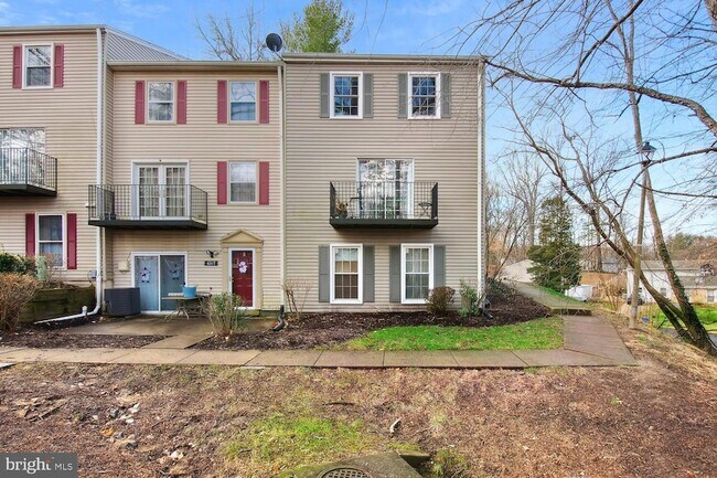 Building Photo - 6301 Fenestra Ct