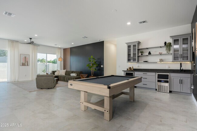 Building Photo - 5049 E Shaw Butte Dr