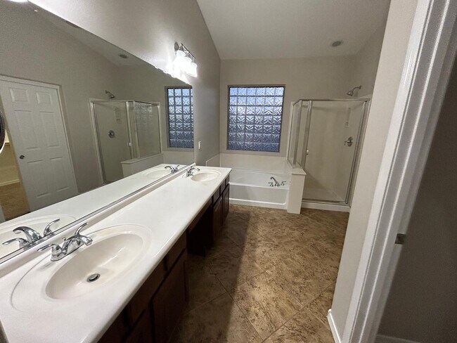 Building Photo - 5411 W Rowel Rd