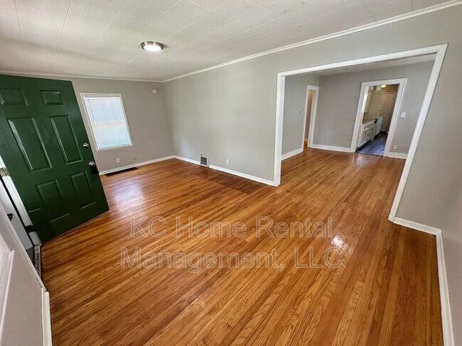 Building Photo - 402 Van Brunt Blvd