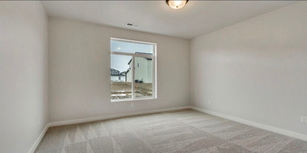 Building Photo - 932 S 250 W