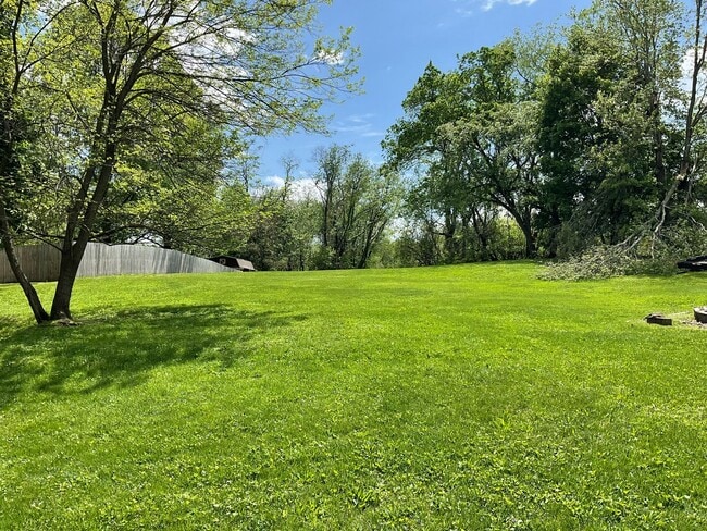 Building Photo - 3 Bedroom - Peaceful Living Just Minutes f...