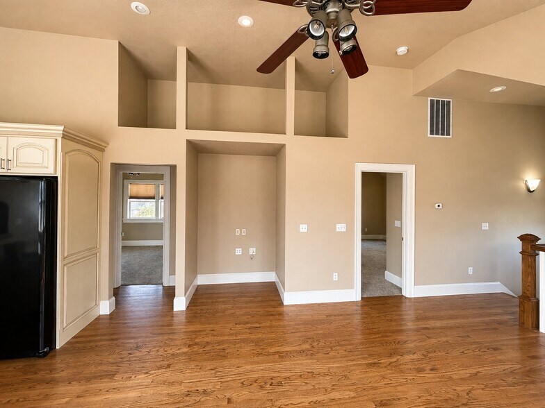 Building Photo - 2205 College