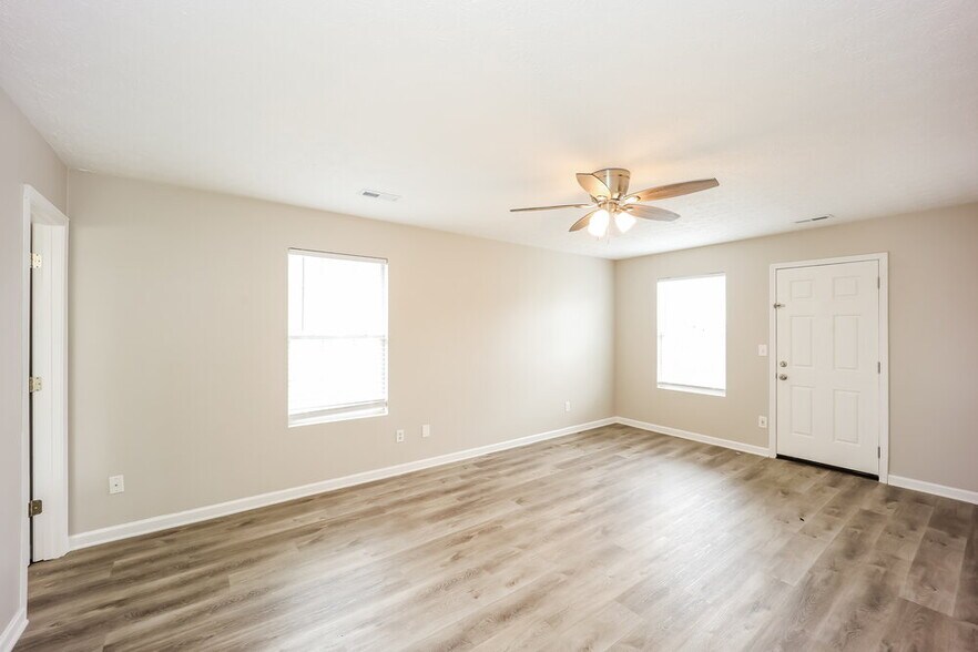 Building Photo - 220 Willow Springs Dr