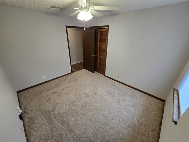 Building Photo - 425 Sunnyside Dr