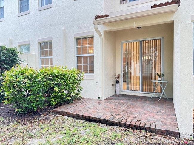 Building Photo - 1019 W Longport Cir