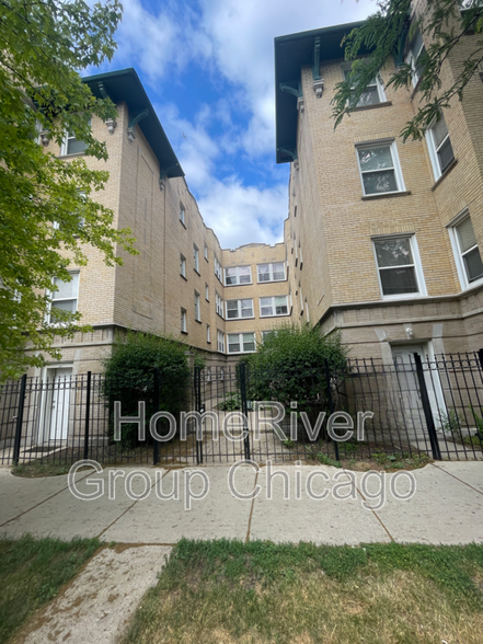 Building Photo - 4748 N Albany Ave