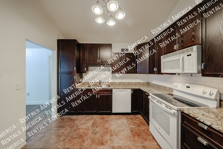 Building Photo - 712 N Santa Barbara