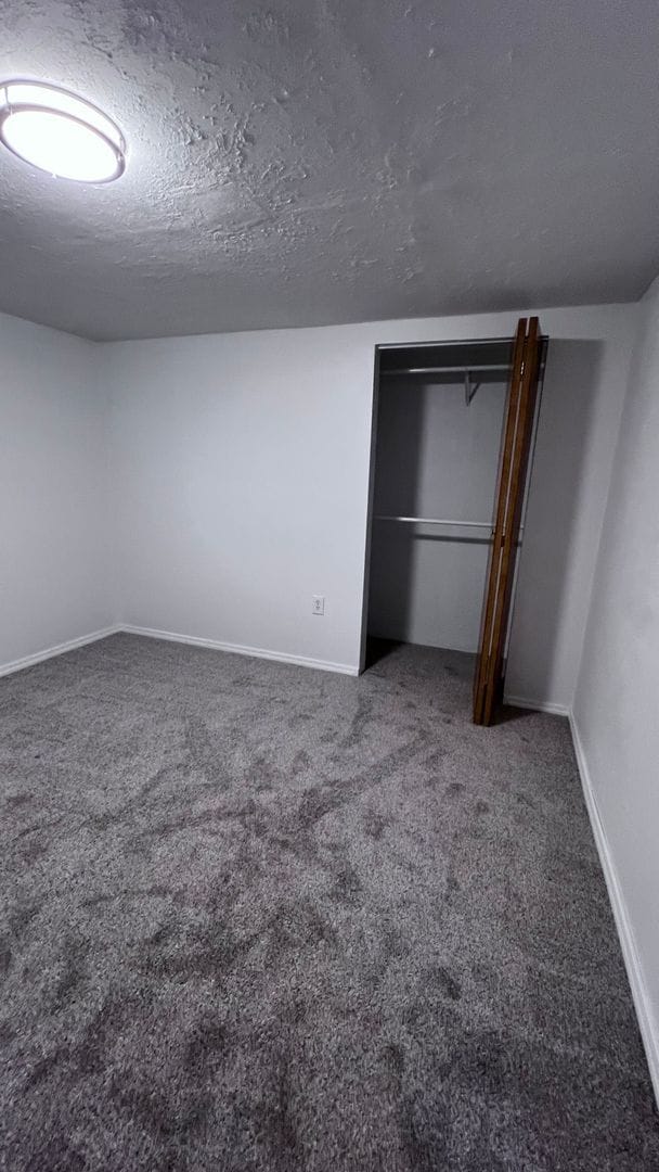 Building Photo - 4 bedroom 2 bath home Available Now!!!