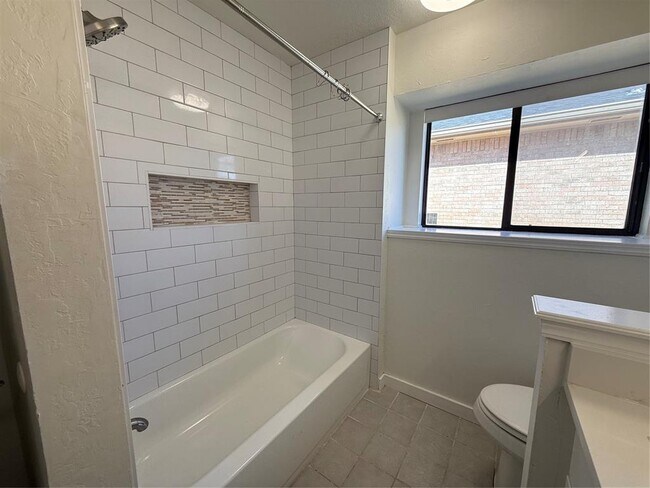 Building Photo - 2009 Dena Dr