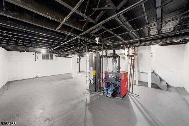 Building Photo - 536 Spruce Ave