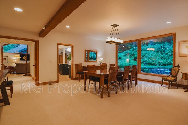 Building Photo - 7079 Lucas Valley Rd