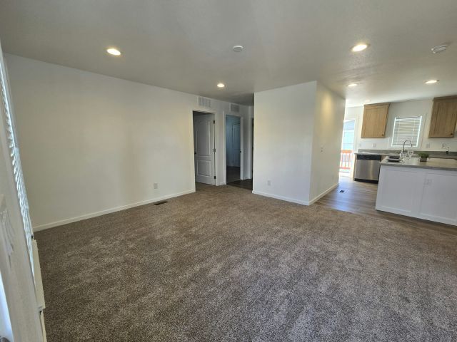 Building Photo - 4650 E Carey Ave