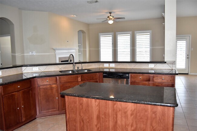 Building Photo - 18627 Summercliff Ln