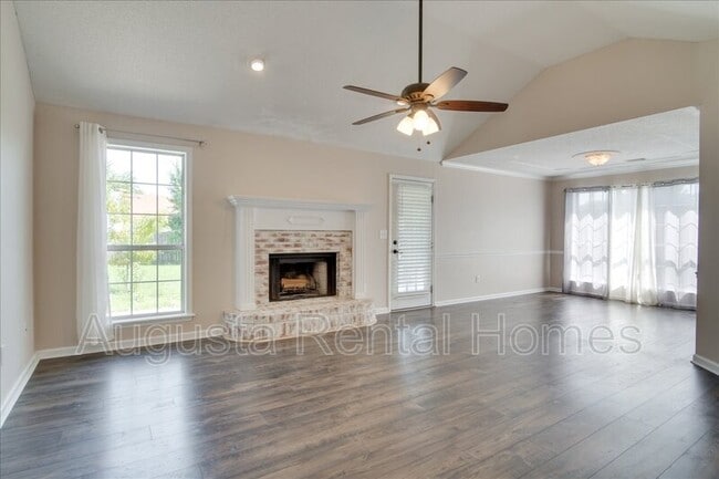 Building Photo - 141 Summerfield Cir