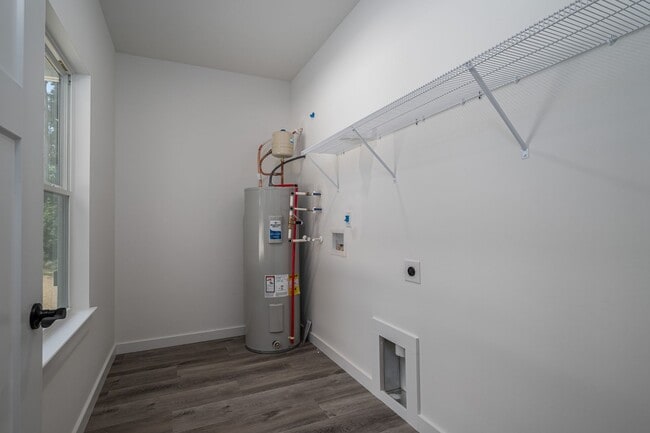 Building Photo - Your New Home Awaits in Hickory!
