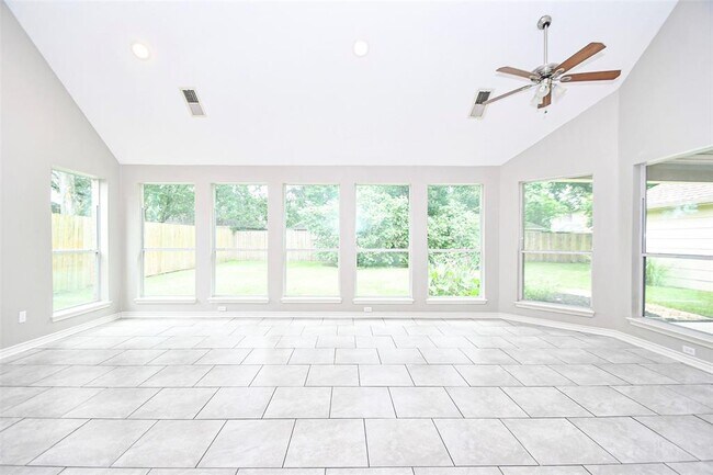 Building Photo - 811 Sugar Plum Cir