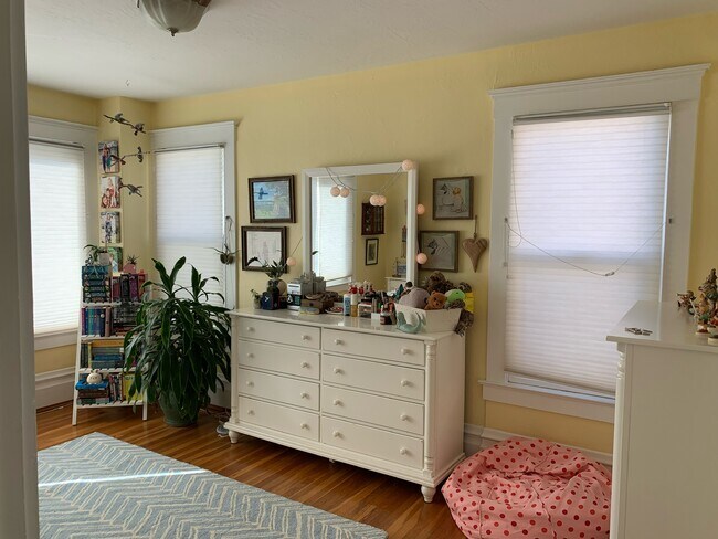 Building Photo - 1650 Portola Dr