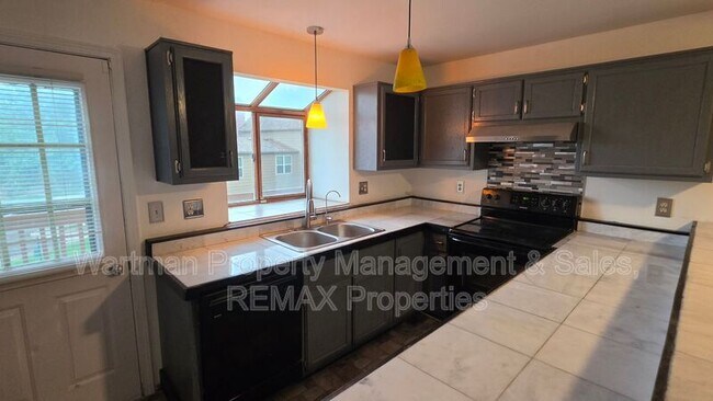 Building Photo - 6818 Ravencrest Dr