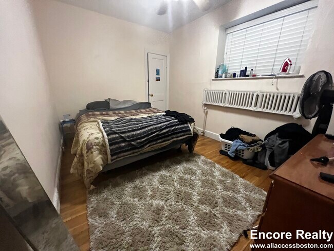 Building Photo - 1555 Beacon St