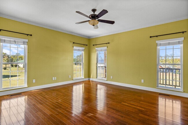 Building Photo - Greenback 37742 - 4 bedroom, 4.5 bath home...