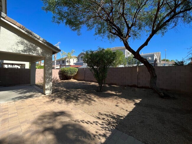 Building Photo - 4 Bedroom Home in Lantana Village Near E Ocotillo Rd. and S McQueen Rd!