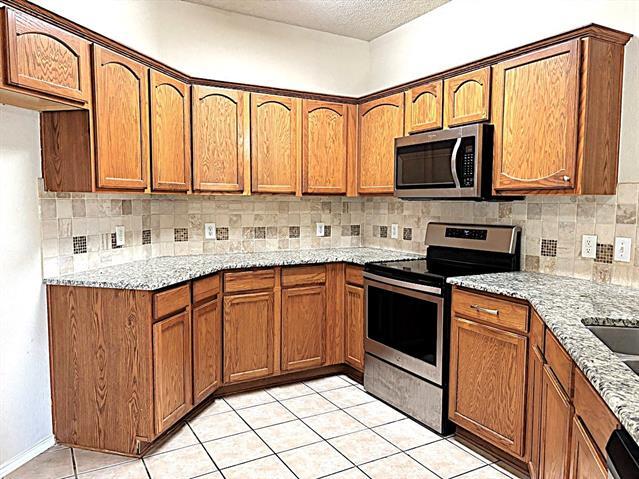 Building Photo - 9805 Nixon Dr