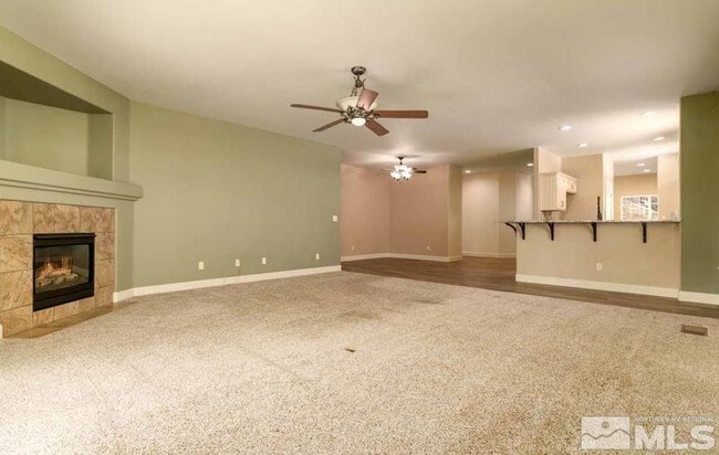 Building Photo - 971 Iris Ln