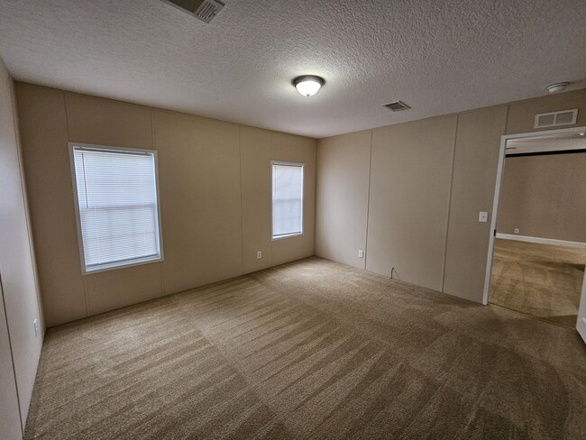 Building Photo - 8415 Verano St