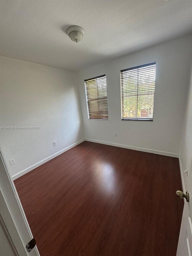 Building Photo - 15071 SW 9th Ln