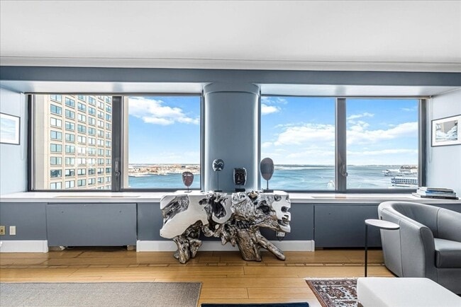 Building Photo - 65 E India Row