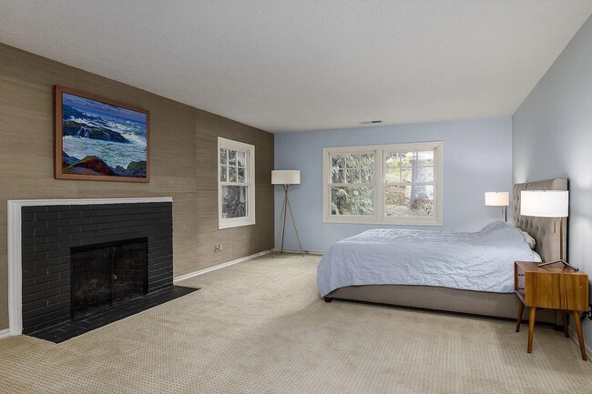 Building Photo - Experience the Charm of a Portland Heights...