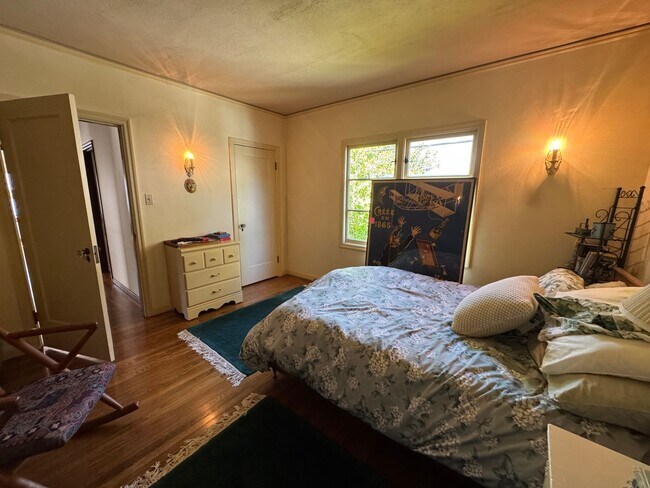 Building Photo - Spacious Spanish-Styled 3Bed/2Bath SFH For Rent in the Desirable City of Alameda, Ca!!!