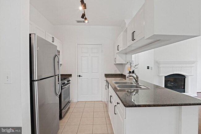 Building Photo - 12921 Centre Park Cir