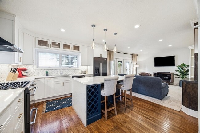 Building Photo - 825 Merrill St