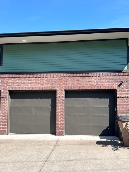 Building Photo - 800 Fatherland St