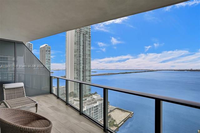 Building Photo - 460 NE 28th St