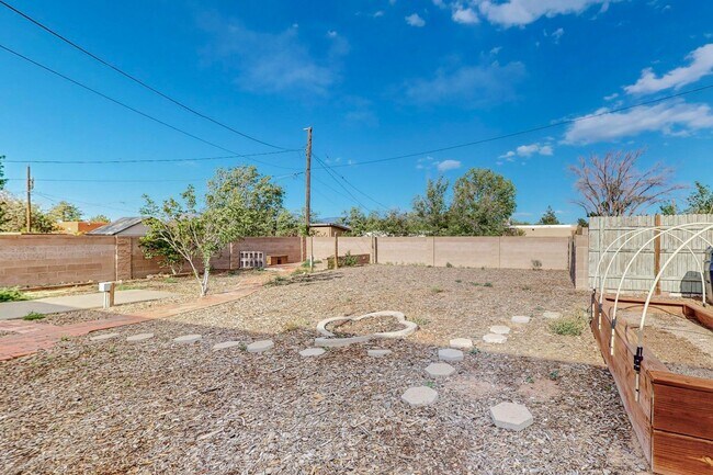 Building Photo - 1314SF Ridgecrest Brick 2 Bedroom  1 Bath ...