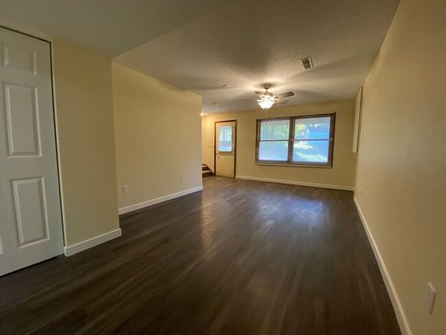 Building Photo - $1,750 | 2 Bedroom, 2.5 Bathroom Duplex | ...