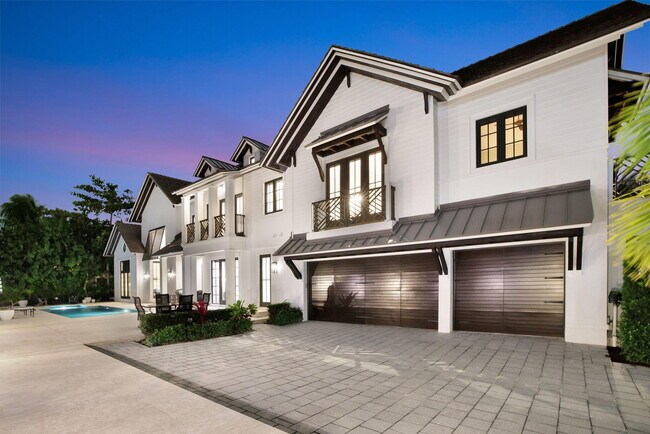 Building Photo - 400 Mola Ave